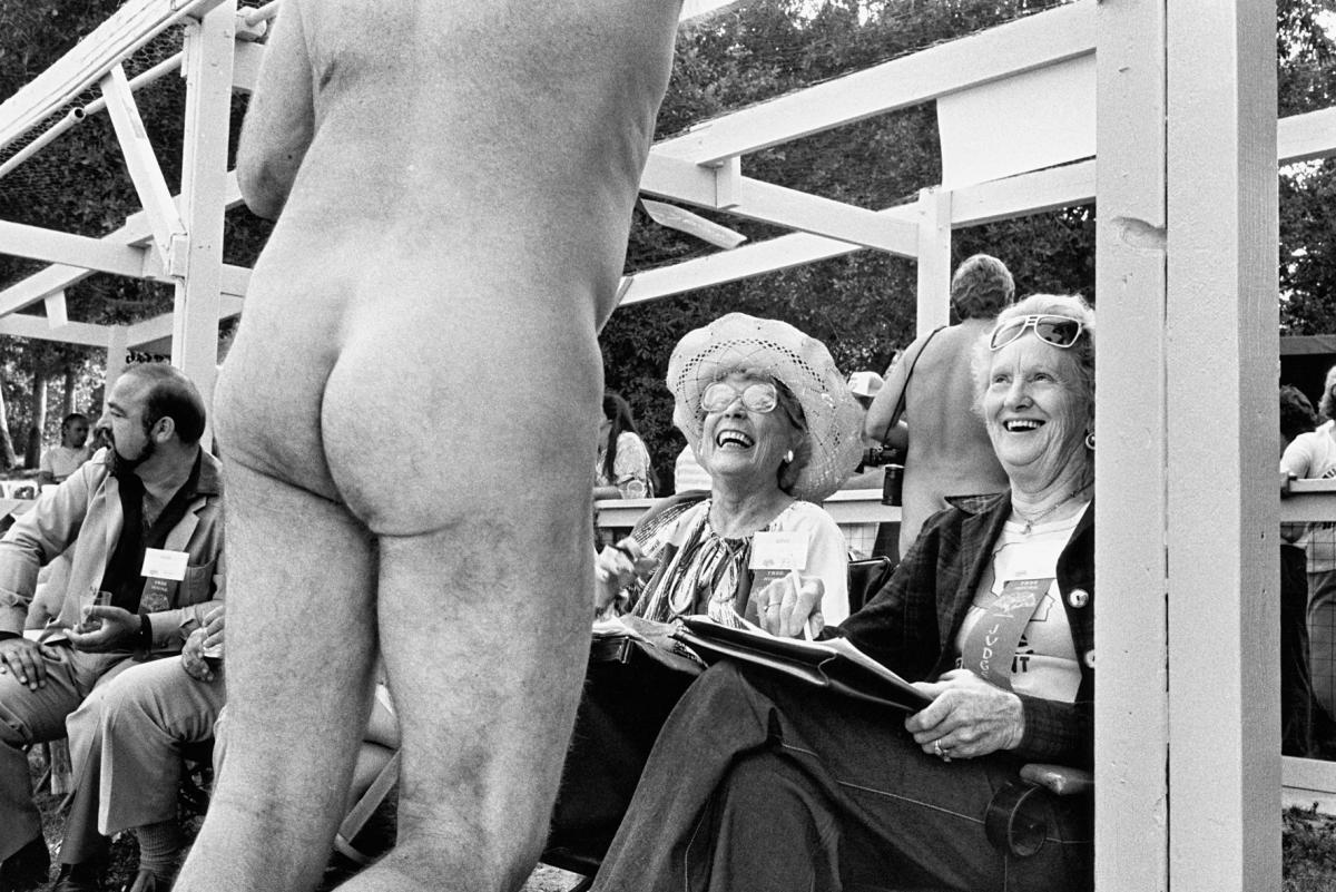 Elliott Erwitt - Regarding Women