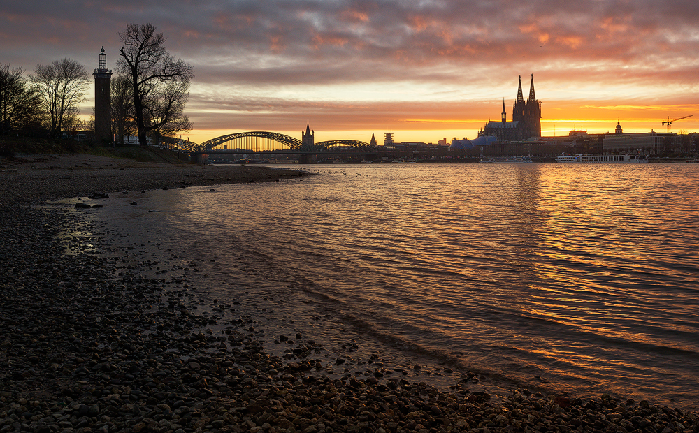 Abends am Rhein