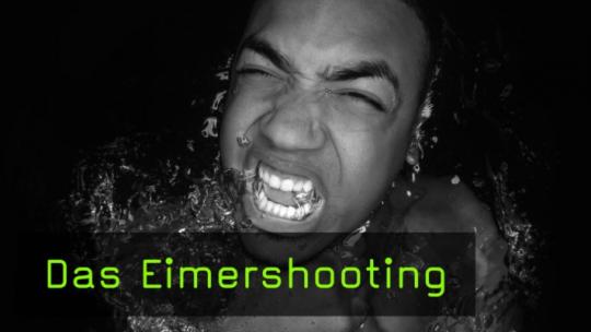 Bildideen Fotografie: Durch einen Eimer mit Wasser fotografieren
