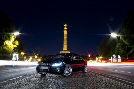 Autos im Dunkeln fotografieren – eine lohnende Sache