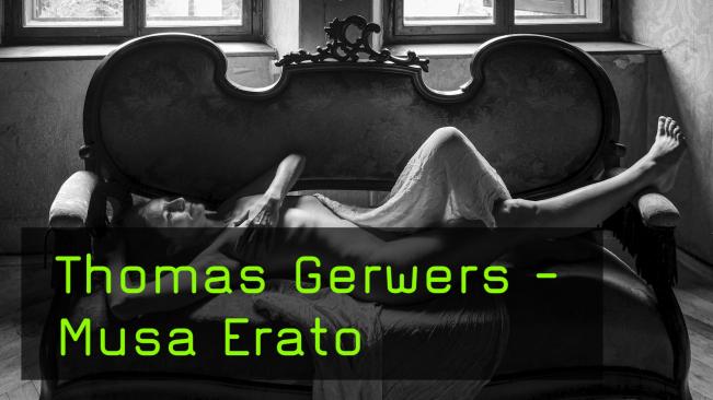 Aktfotografie in rustikaler Atmosphäre