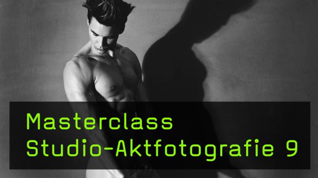 Männlicher Akt mit klassischem Licht