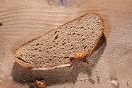 Dunkles Brot richtig fotografieren