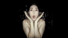 Lara, Bildideen Fotografie: Durch einen Eimer mit Wasser fotografieren