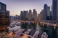 Dubai Marina zur blauen Stunde
