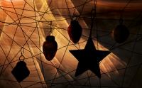 weihnachtliche Bildidee mit Christbaumschmuck von Eberhard Schuy