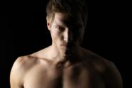 Fotograf Alexander Heinrichs, Model Alex, Portraitfotografie, Studiofotografie, Fotoworkshop, Mittelformat