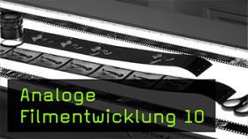 Die Entwicklung des Farbdiafilm im Entwicklertank