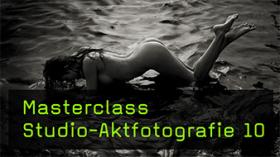 Aktfotografie mit Wasser im Studio
